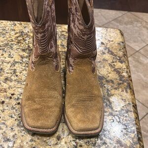 Ariat Kids Boots in Brown and Tan size 3 boys